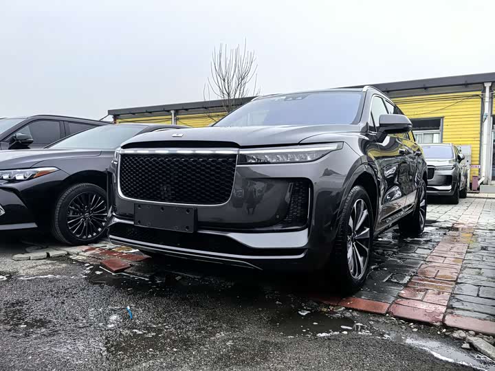 Фото 1 - LiXiang One