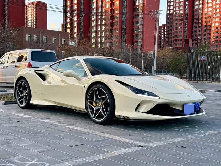 Фото 2 - Ferrari F8