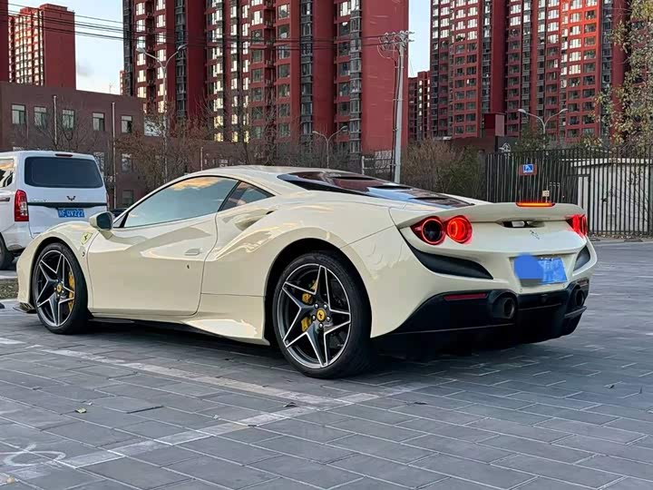 Фото 4 - Ferrari F8