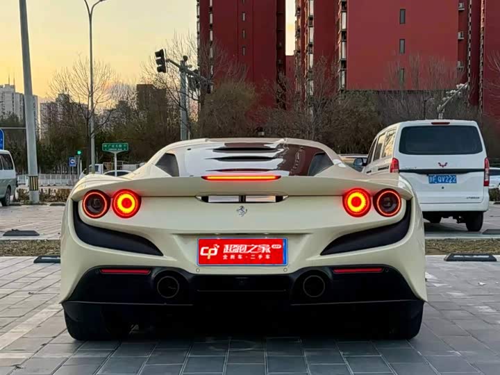 Фото 5 - Ferrari F8