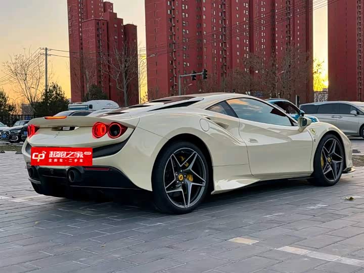 Фото 6 - Ferrari F8