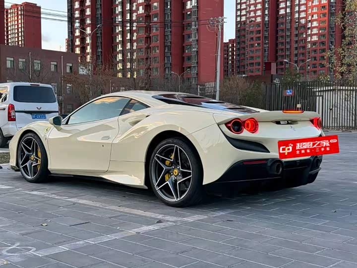 Фото 7 - Ferrari F8
