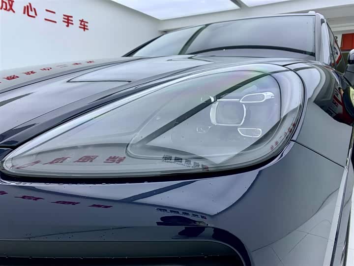 Photo 8 - Porsche Cayenne