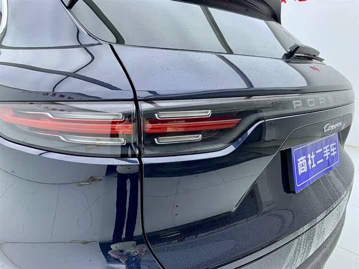 Photo 9 - Porsche Cayenne