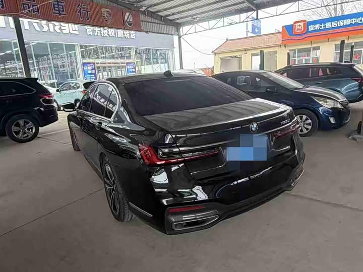 Фото 3 - BMW 7 Series