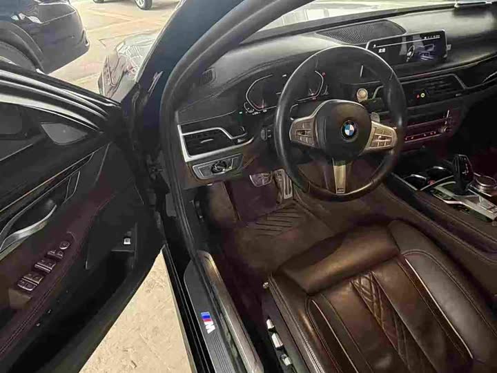 Фото 4 - BMW 7 Series