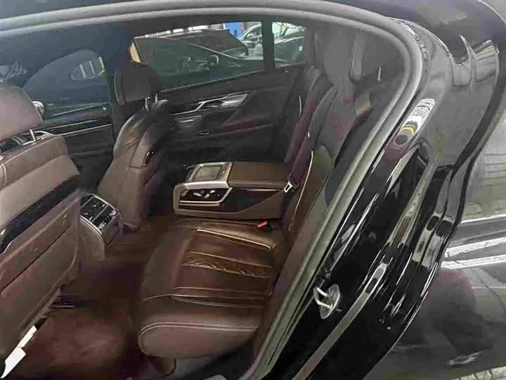 Фото 5 - BMW 7 Series