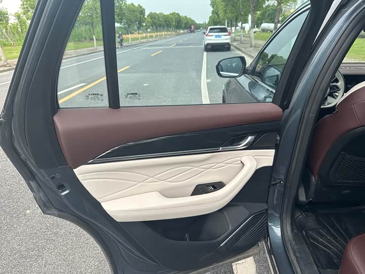 Фото 5 - Geely Monjaro