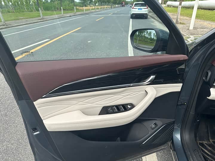 Фото 7 - Geely Monjaro