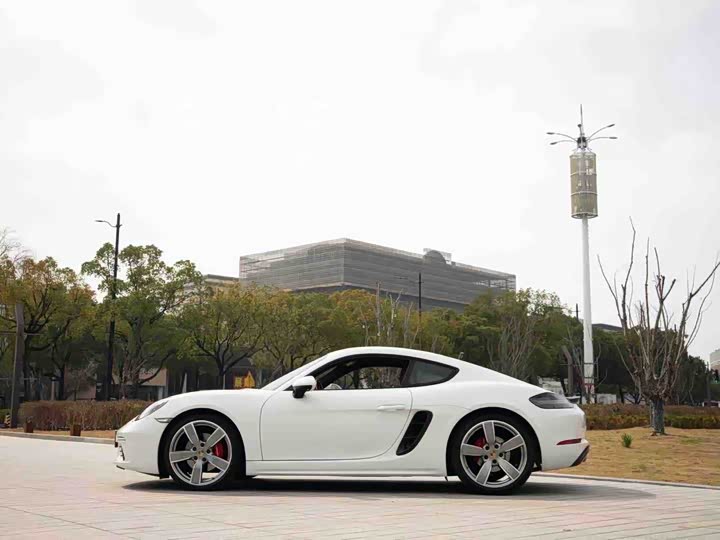 Photo 4 - Porsche 718