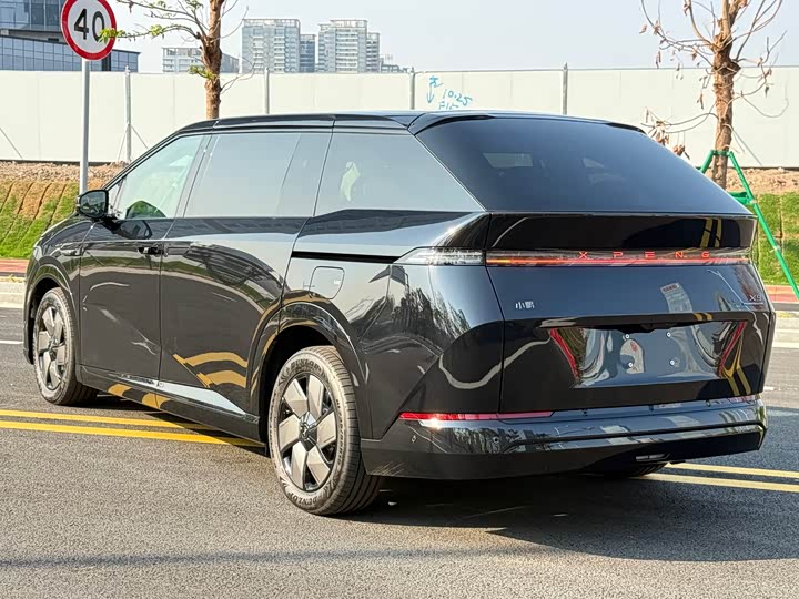 Фото 4 - XPeng X9