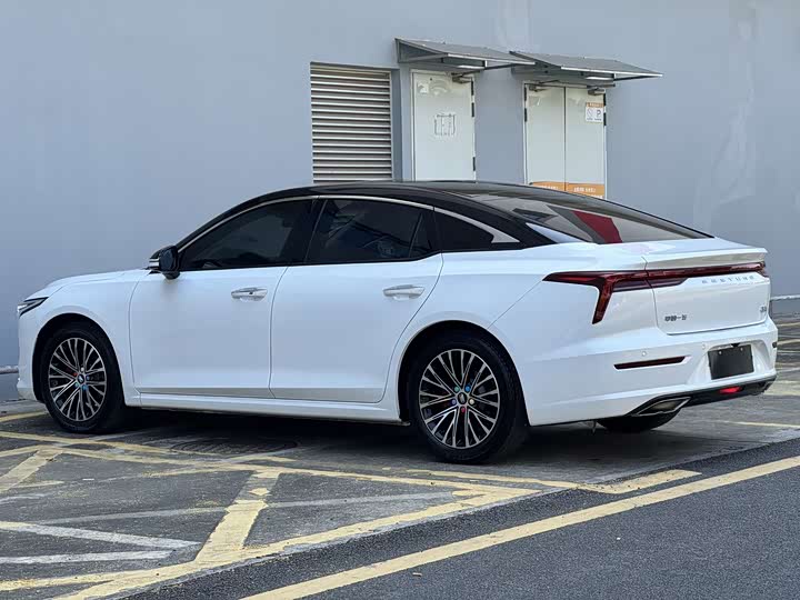 Фото 5 - Bestune B70