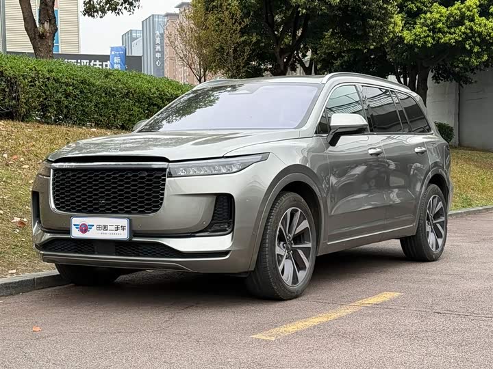 Фото 1 - LiXiang One