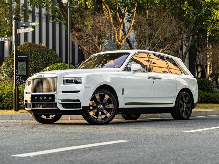 Фото 1 - Rolls-Royce Cullinan