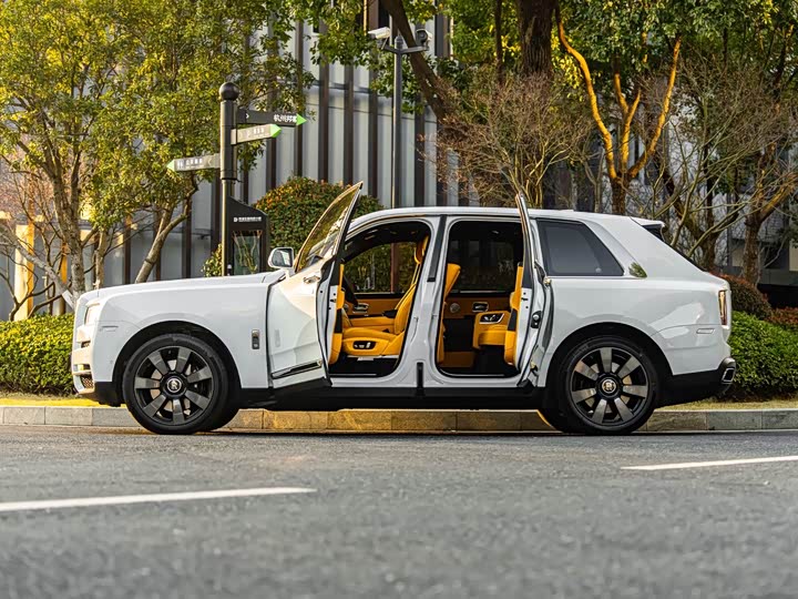 Фото 4 - Rolls-Royce Cullinan