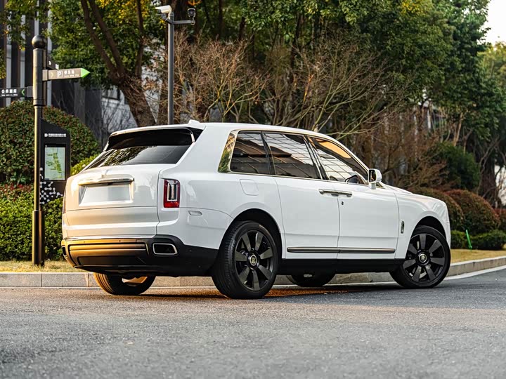 Фото 5 - Rolls-Royce Cullinan