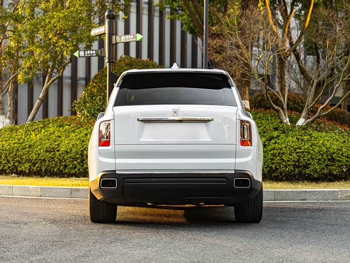 Фото 6 - Rolls-Royce Cullinan