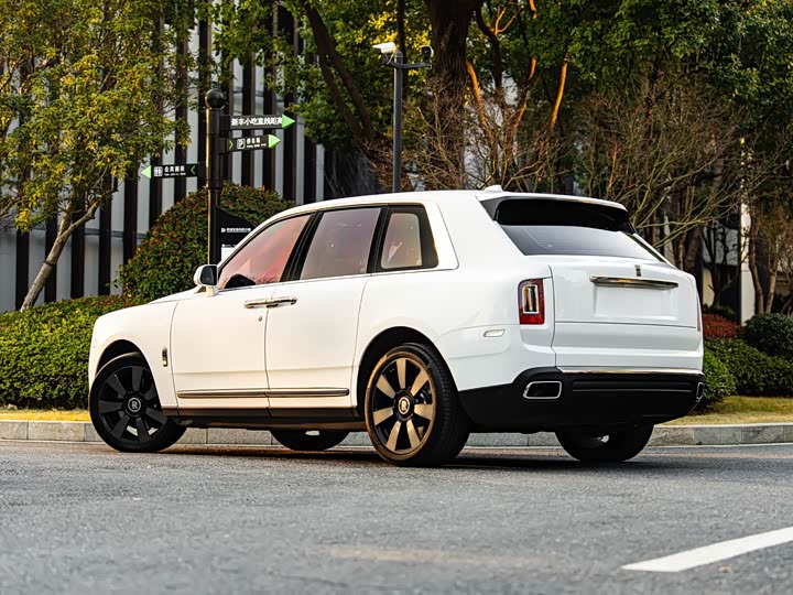 Фото 7 - Rolls-Royce Cullinan