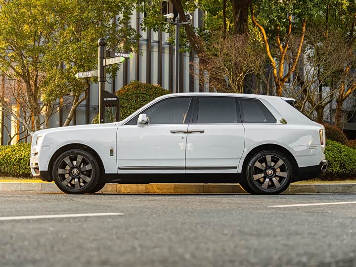 Фото 8 - Rolls-Royce Cullinan
