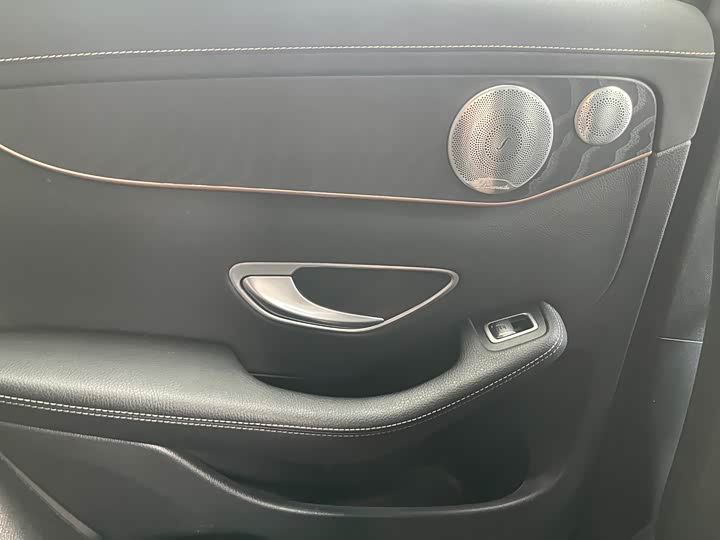 Фото 9 - Mercedes-Benz EQC