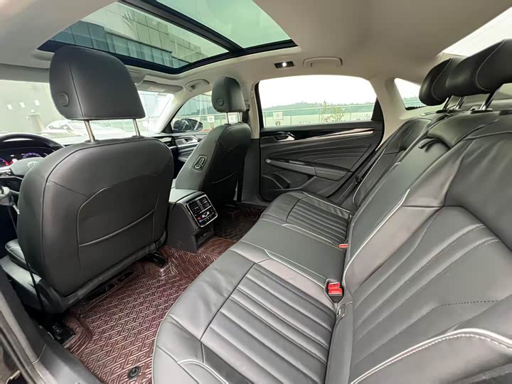 Фото 8 - Volkswagen Passat