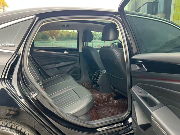 Фото 9 - Volkswagen Passat