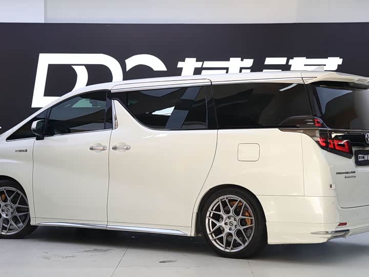 Фото 6 - Toyota Vellfire