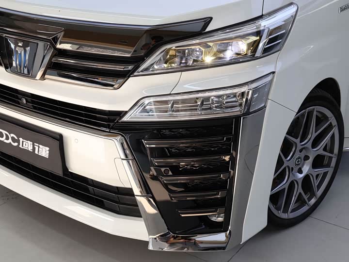 Фото 8 - Toyota Vellfire