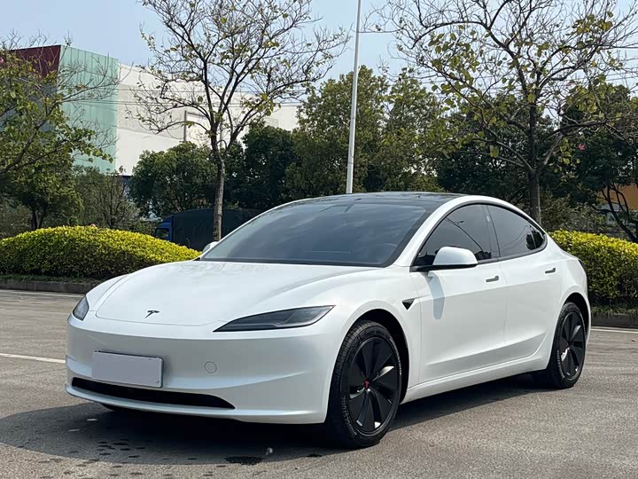 Фото 1 - Tesla Model 3