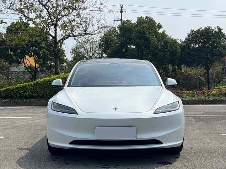 Фото 2 - Tesla Model 3