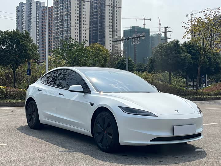 Фото 3 - Tesla Model 3