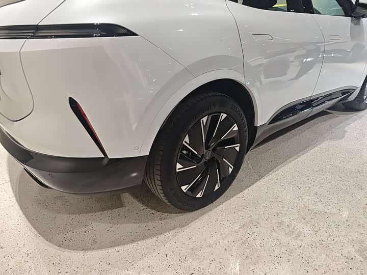 Фото 8 - Avatr 07