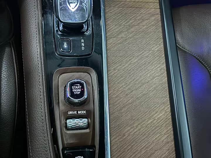 Photo 8 - Volvo S90