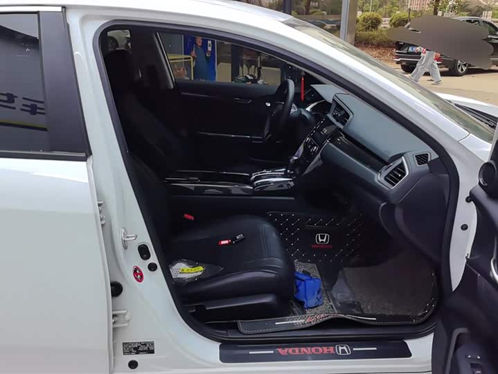 Фото 8 - Honda Civic