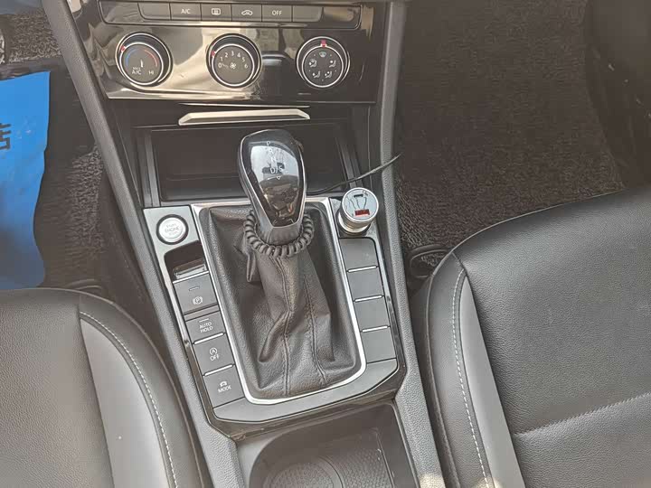 Фото 7 - Volkswagen Sagitar L