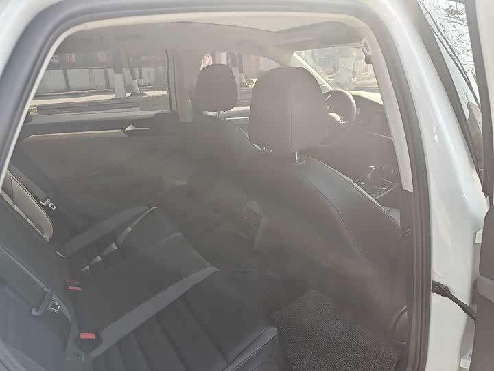 Фото 9 - Volkswagen Sagitar L