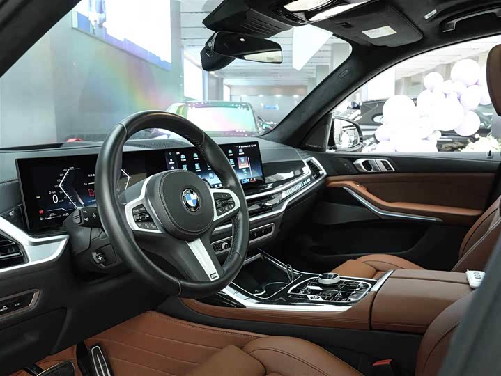 Photo 7 - BMW X7