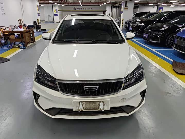 Фото 2 - Geely Emgrand