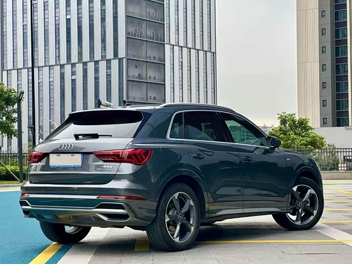 Фото 8 - Audi Q3