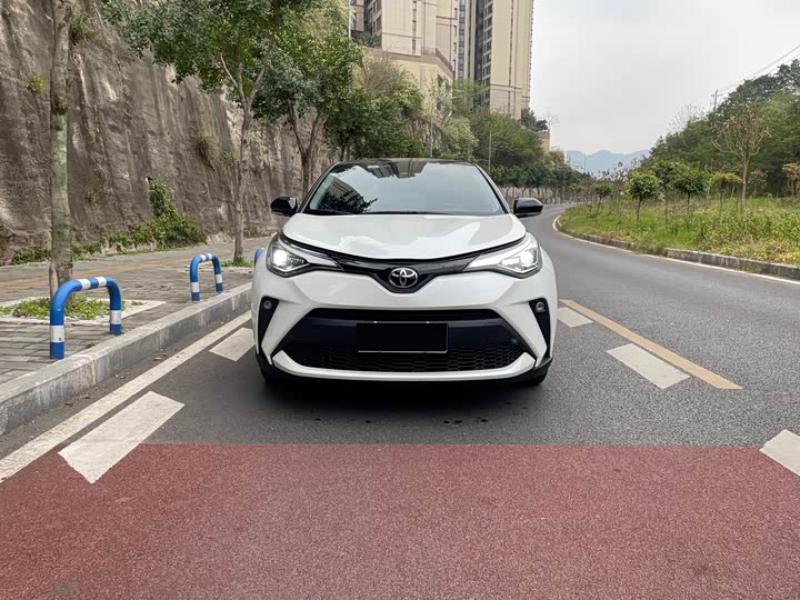 Photo 2 - Toyota C-HR