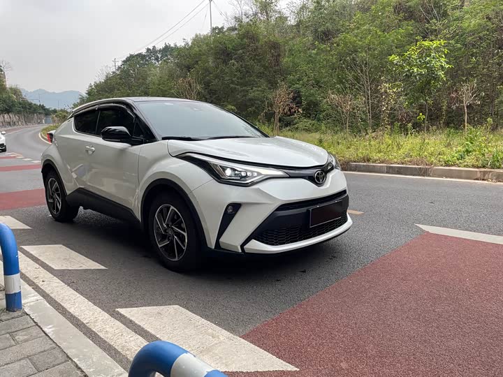 Photo 3 - Toyota C-HR