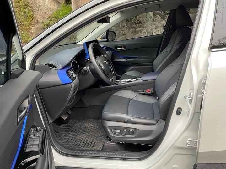 Photo 4 - Toyota C-HR