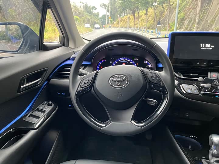 Photo 8 - Toyota C-HR