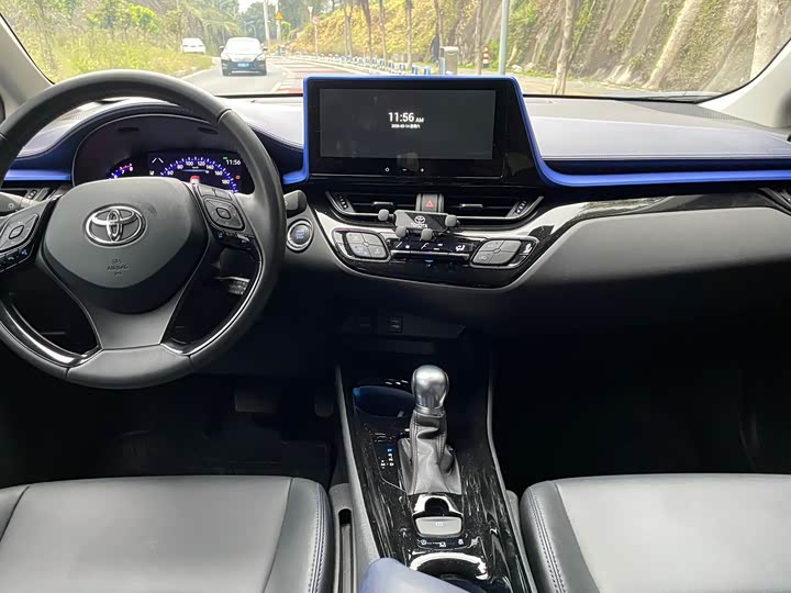 Photo 9 - Toyota C-HR