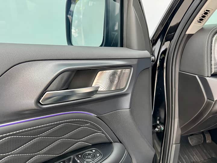 Фото 9 - Tank 300