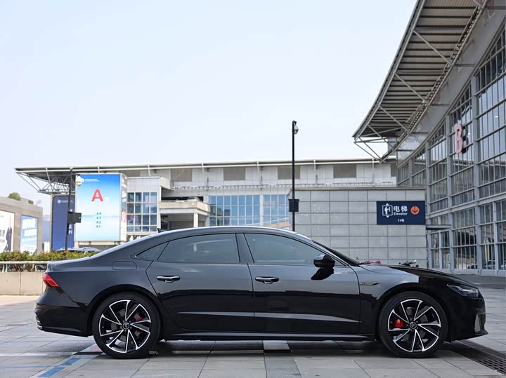 Фото 5 - Audi A7L