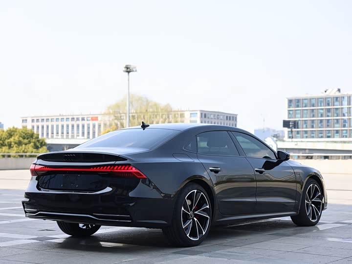 Фото 6 - Audi A7L