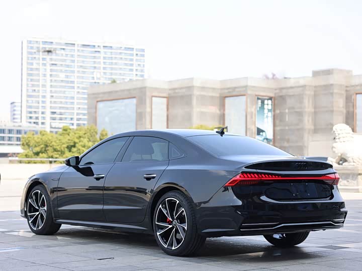 Фото 7 - Audi A7L