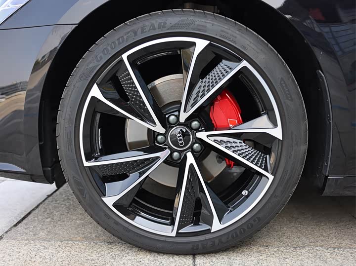 Фото 9 - Audi A7L