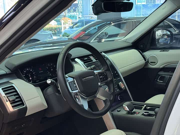 Photo 7 - Land Rover Discovery